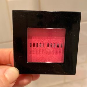 Bobbi Brown Blush in “apricot”